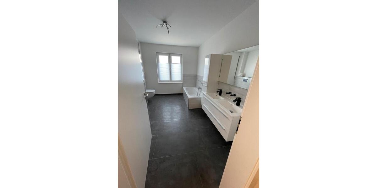 Erdgeschoßwohnung Sassenburg - 3 Zimmer, 116 m&sup2;, 1.200&euro; | Angebot:26343099