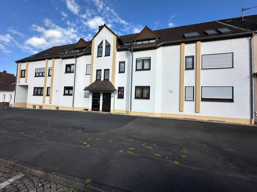 Koblenz-Karthause: Gepflegte 2-Zimmer-Wohnung mit Balkon - investieren oder selbst einziehen