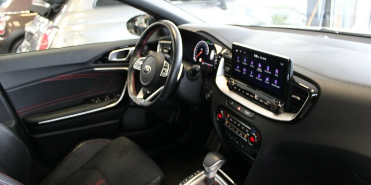 Kia ceed 1.6 GT-Line - Panorama - 105.831 km 19.980 &euro; Euskirchen 53881