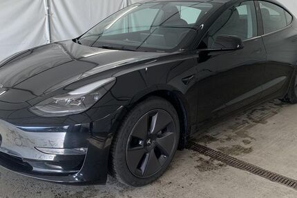 Tesla Model 3 121.456 km 26.950 &euro; Steinbach-Hallenberg OT Herges-Hallenberg 98587