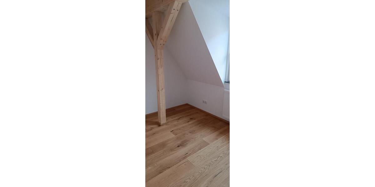 Dachgeschoßwohnung Oettingen in Bayern - 3 Zimmer, 92 m&sup2;, 1.200&euro; | Angebot:24875620
