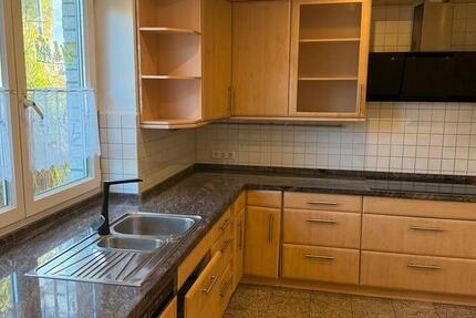 Haus Isernhagen - 7 Zimmer, 300 m&sup2;, 2.600&euro; | Angebot:25567359