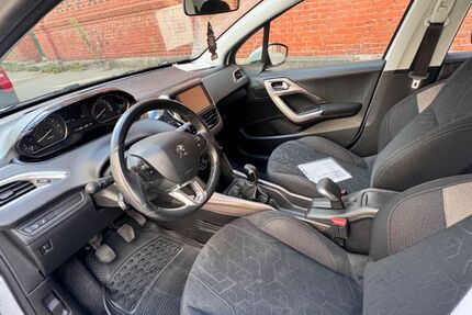 Peugeot 2008 182.000 km 2.700 &euro; Hamburg 22767