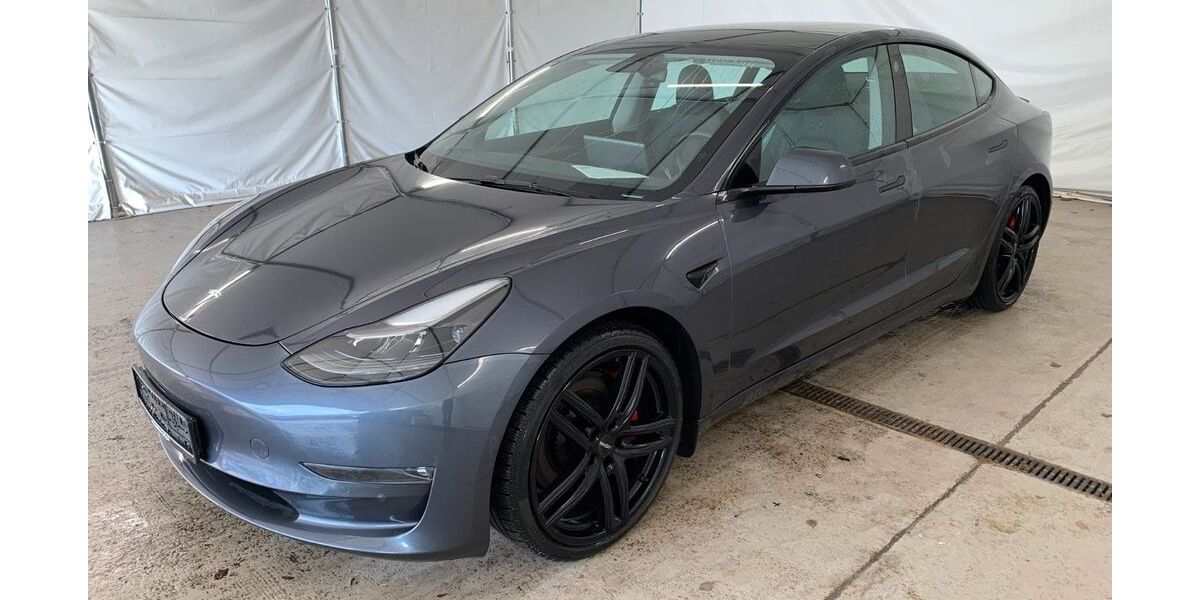 Tesla Model 3 64.632 km 27.750 &euro; Steinbach-Hallenberg OT Herges-Hallenberg 98587