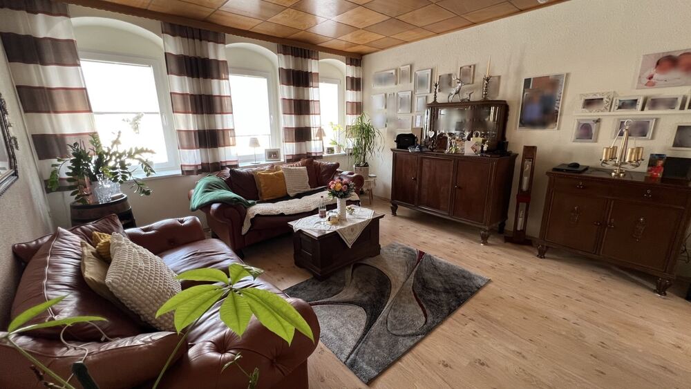 Wohnhaus mit Ladengeschäft im Erdgeschoss in zentraler Lage - Reihenmittelhaus Rochlitz | Angebot:23815623