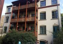 *Großzügige Hinterhaus 3-Zimmer mit EBK, Riesenbalkon und Wanne in Bestlage*
