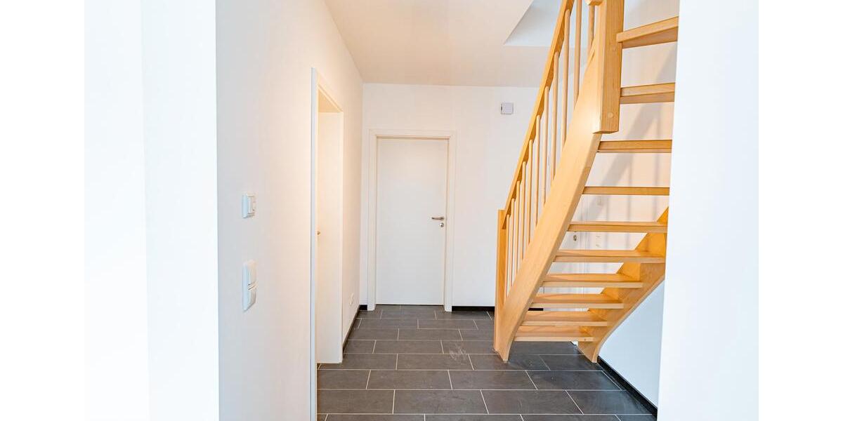 Dachgeschoßwohnung Hemmoor - 3 Zimmer, 96 m&sup2;, 1.055&euro; | Angebot:22732375