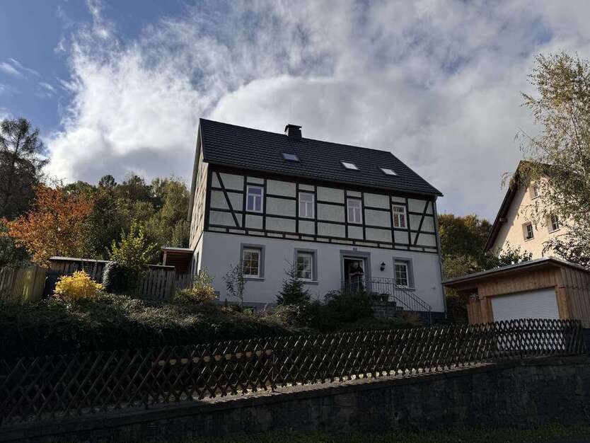 Haus zum Kaufen in Grünhainichen 199.000 € 240 m²