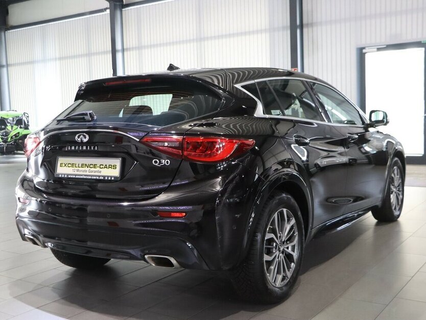 Q30 1.6 PREMIUM / PANORAMA / LED / NAVI+360°