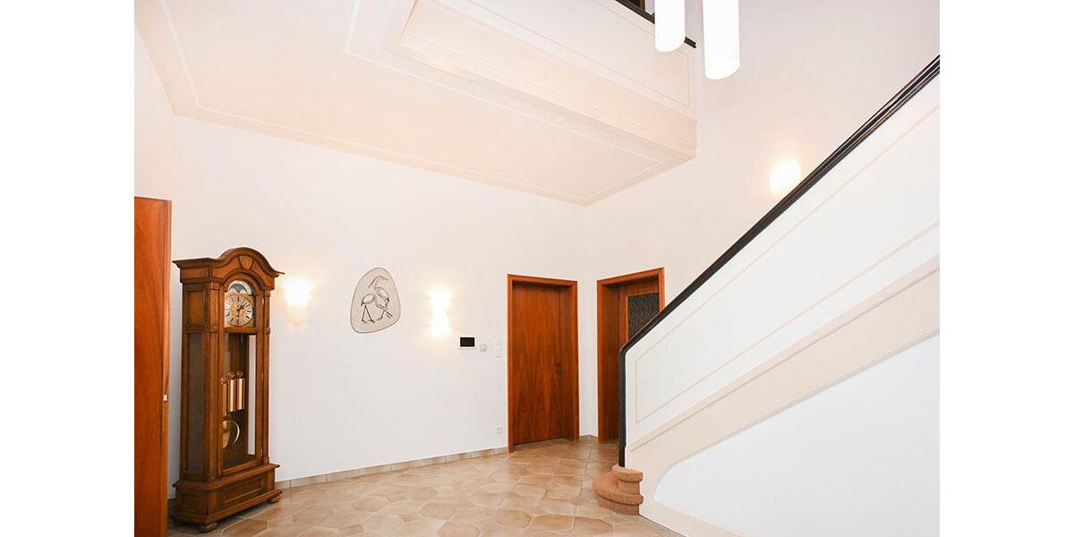 Einfamilienhaus Hildesheim - 11 Zimmer, 360 m&sup2;, 2.500&euro; | Angebot:25415382