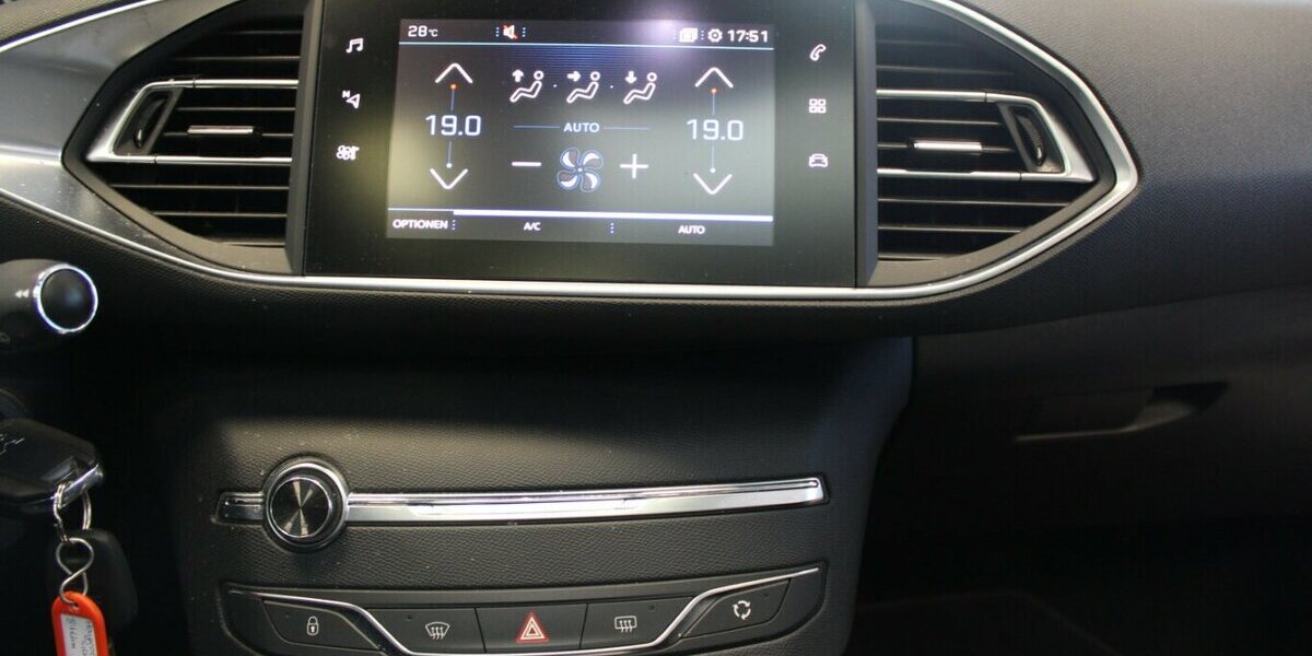 Peugeot 308 PureTech 130 GPF Style 81.569 km 11.980 € Euskirchen 53881