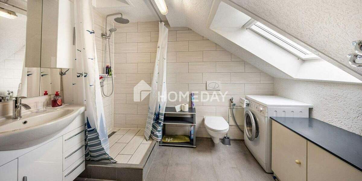 Modernisiertes Einfamilienhaus mit flexibler Aufteilung, viel Platz und großem Garten 7 zimmer