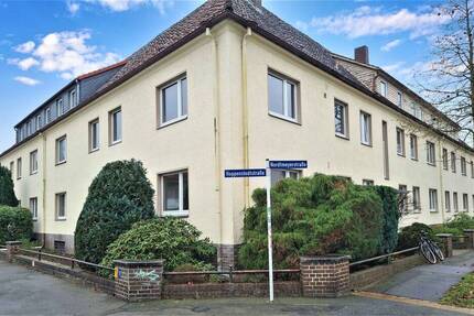 Gemütliche 2-Zimmer-Dachgeschoßwohnung mit Einbauküche in gepflegtem Mehrfamilienhaus! (AK-3471)