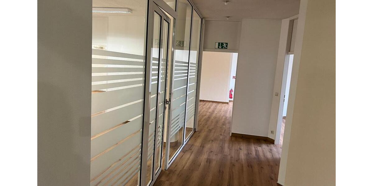 Eckernförde-Innenstadt: Ehemaliges Bankgebäude als z.B. Büro 344 m² gewerbliche Fläche zu vermieten. zimmer