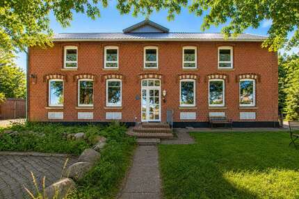 Haus Neuendorf-Sachsenbande / Sachsenbande Sachsenbande - 9 Zimmer, 386 m&sup2;, 499.000&euro; | Angebot:23247230