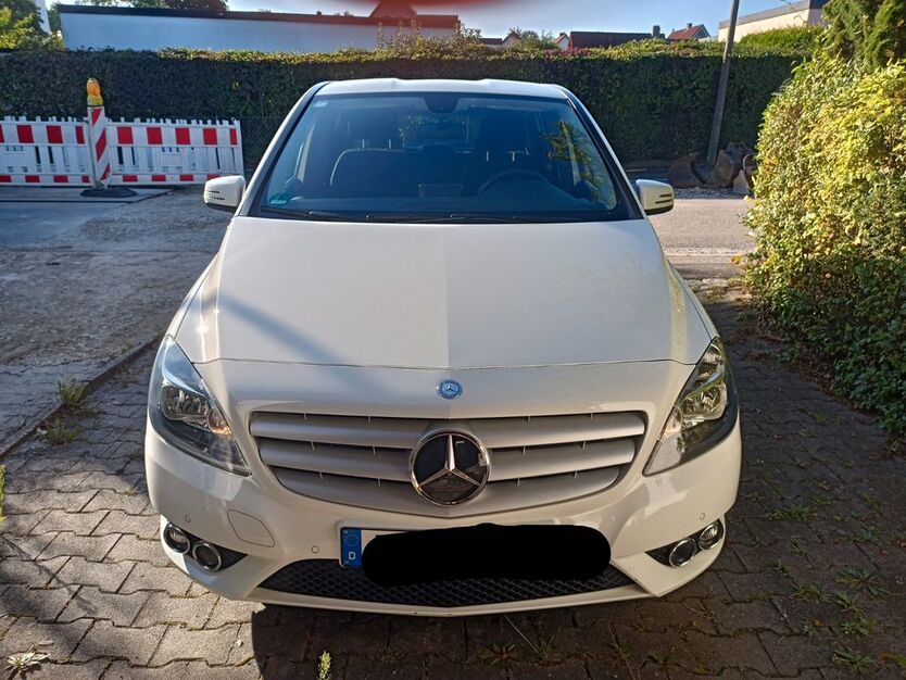 Mercedes-Benz B 180 52.000 km 12.450 € Amberg 92224