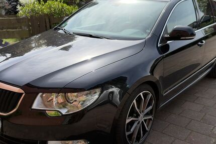 Skoda Superb 204.000 km 8.499 &euro; Winsen 21423
