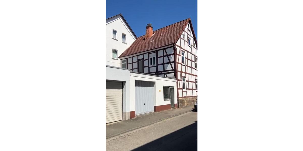 Einfamilienhaus Bad Arolsen - 8 Zimmer, 150 m&sup2;, 185.000&euro; | Angebot:26415513