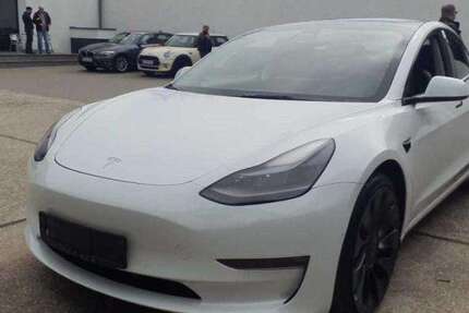 Tesla Model 3 99.900 km 28.750 &euro; Herges-Hallenberg 98587