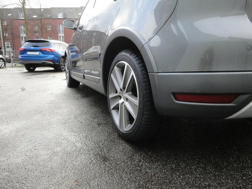 VW Golf Plus Cross 1.Hand+Autom+Klimatr+SHZ+PDC 91.000 km 10.990 € Neuss 41462