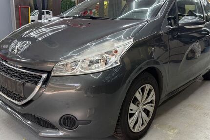 Peugeot 208 165.000 km 2.999 &euro; Schweich 54338