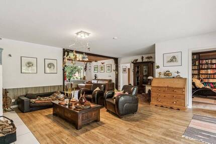 Großzügiges Einfamilienhaus mit 10.000 m² Grundstück & Wintergarten 9 zimmer