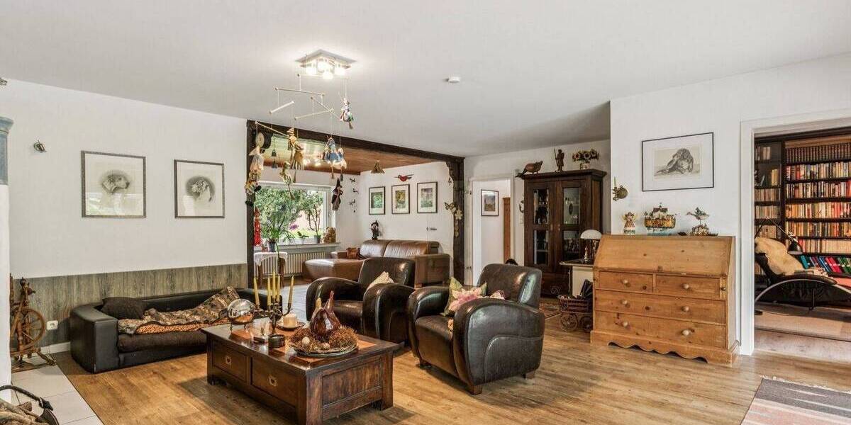 Großzügiges Einfamilienhaus mit 10.000 m² Grundstück & Wintergarten 9 zimmer