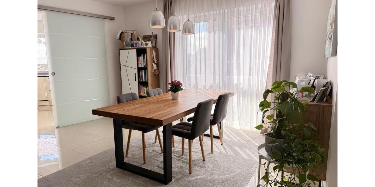 Etagenwohnung Wiesbaden Biebrich - 4 Zimmer, 114 m&sup2;, 2.000&euro; | Angebot:26038493