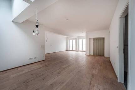 Loft im Herzen von Villingen ***Exklusiv*** Erstbezug wunderschöner Loft, Steinwurf zur Innenstadt ab sofort verfügbar Empore 2 zimmer