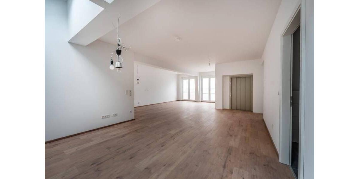 Loft im Herzen von Villingen ***Exklusiv*** Erstbezug wunderschöner Loft, Steinwurf zur Innenstadt ab sofort verfügbar Empore 2 zimmer