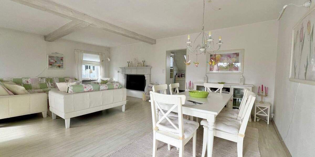 Lichtdurchflutete Wohnung mit viel Platz (zus. im DG) und Sonnenloggien 4 zimmer