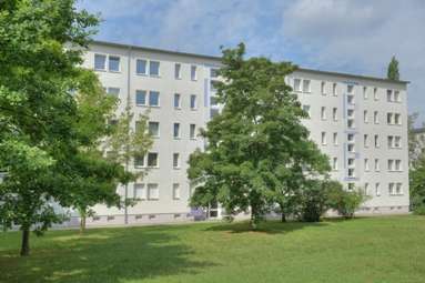 Wohnung zum Mieten in Halle 341 € 48.7 m²