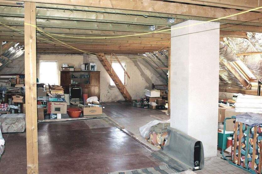 Großes EFH (oder Mehrfamilienhaus) in einem Ortsteil von Dipps!