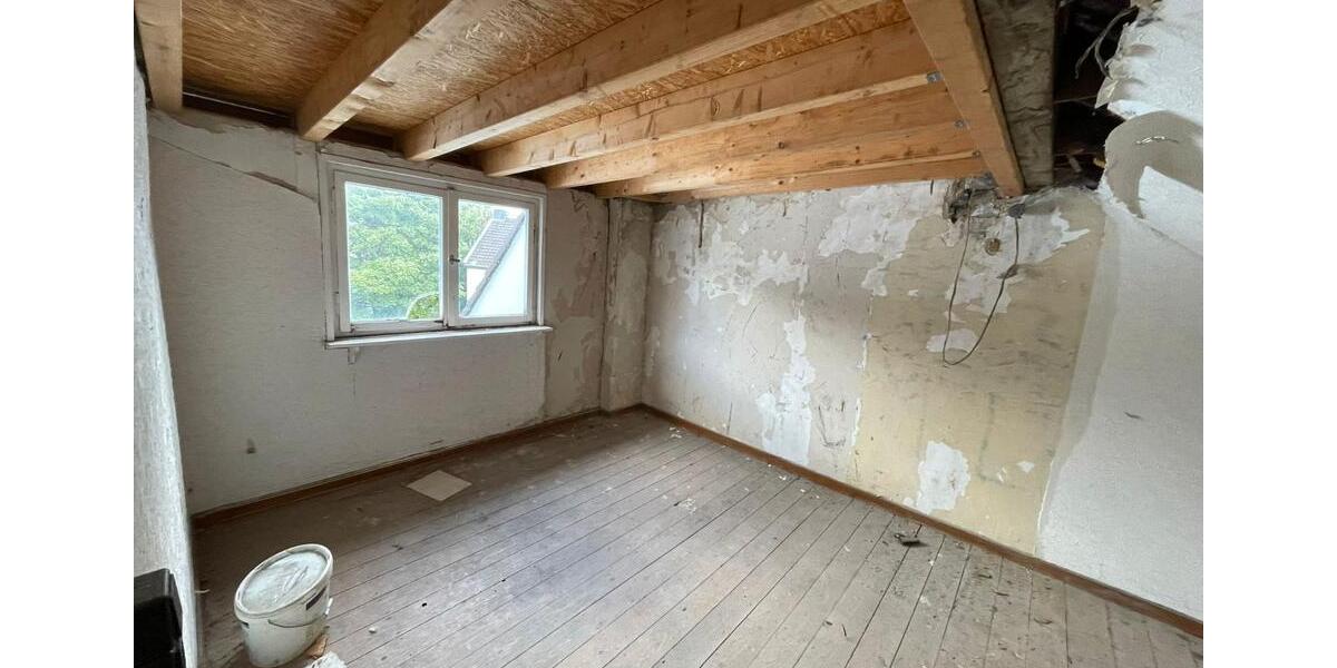 Dachgeschoßwohnung Krefeld Cracau - 5 Zimmer, 114 m&sup2;, 55.000&euro; | Angebot:25989556