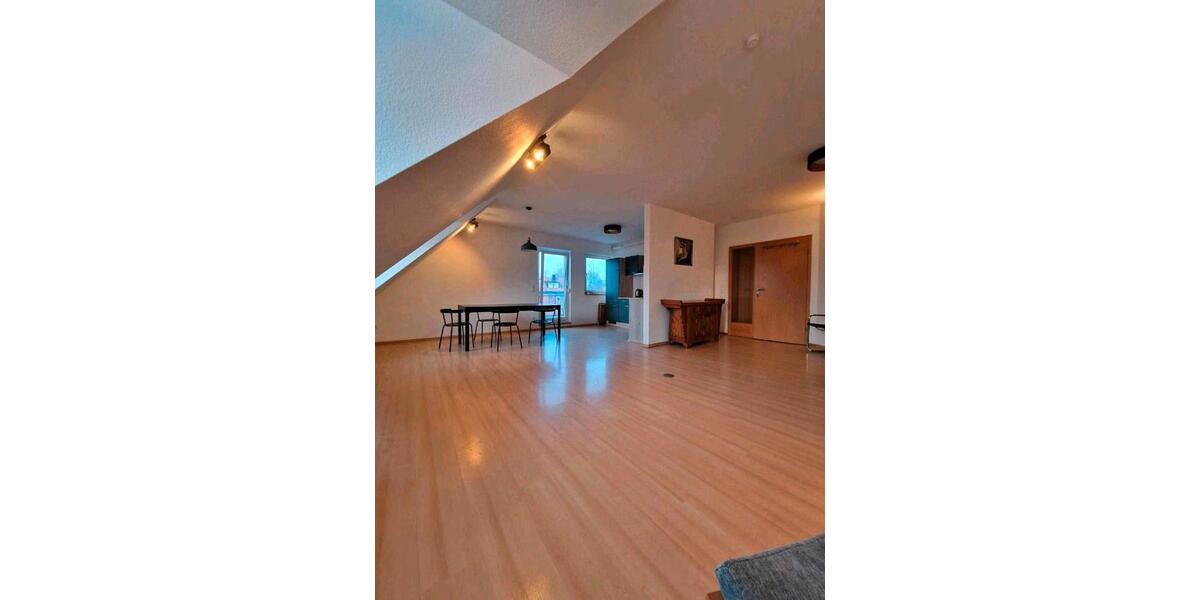 Dachgeschoßwohnung Erlangen Bruck - 3.5 Zimmer, 120 m&sup2;, 1.800&euro; | Angebot:26343080