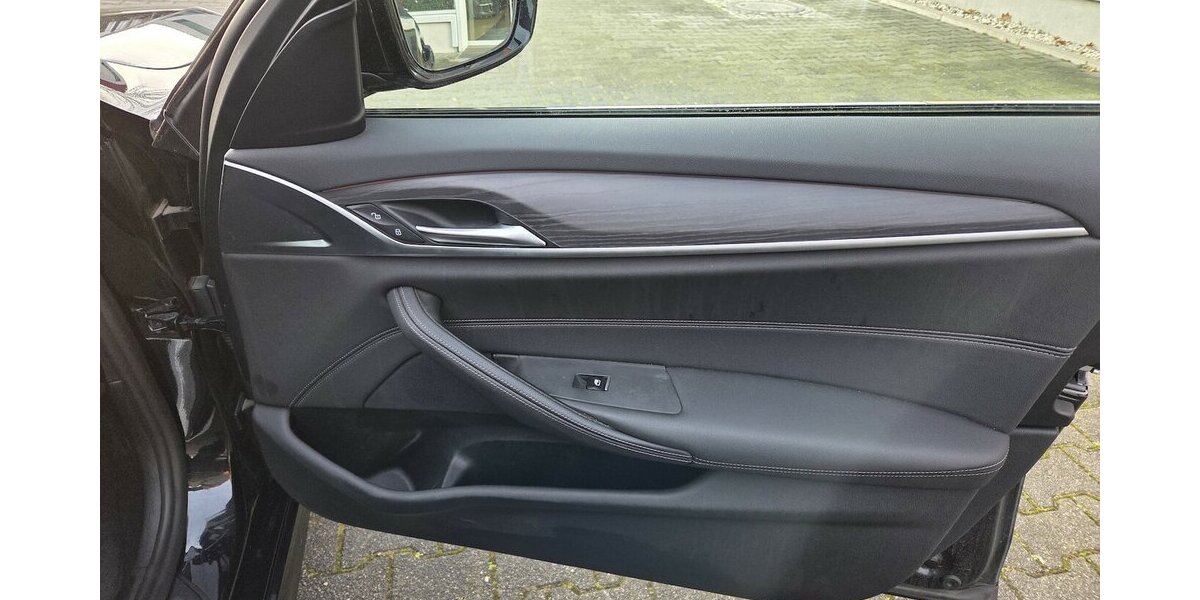 BMW 530e Aut. Limousine M Sportpaket 99.580 km 27.500 &euro; Wilsdruff 01723