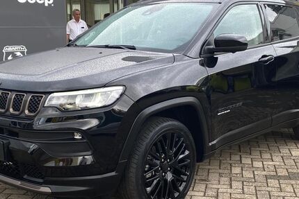 Jeep Compass 27.100 km 26.790 € Dessau-Roßlau 06842