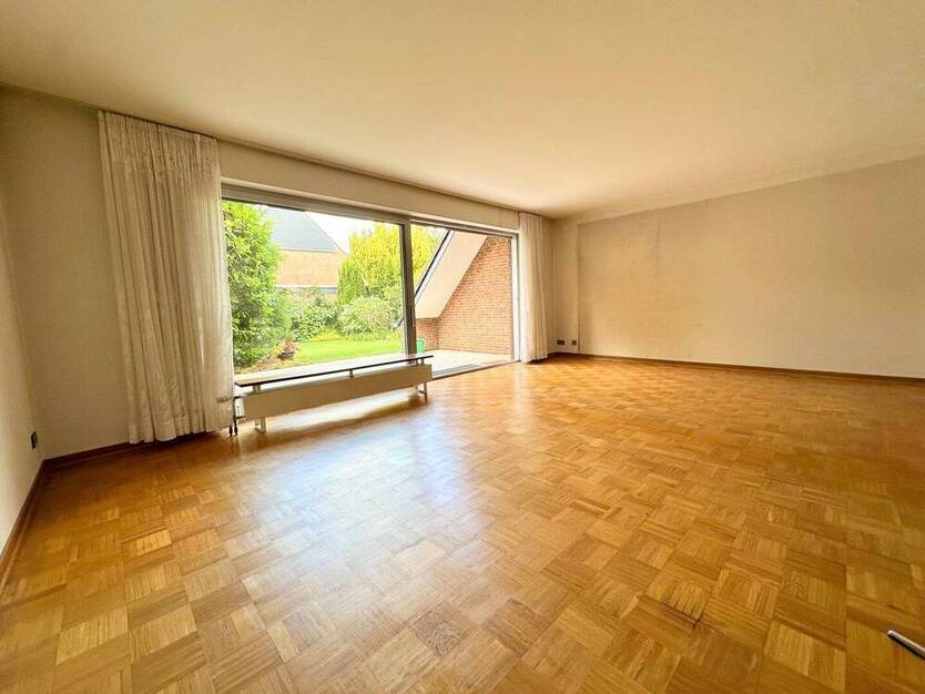Familienfreundliches Reihenendhaus: 4 SchlafZimmer, Garten, Garage mit viel Platz & Potenzial