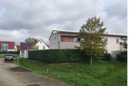 3-Zimmer Erdgeschoß Wohnung mit Terasse, Stellplatz und Garage 3 zimmer