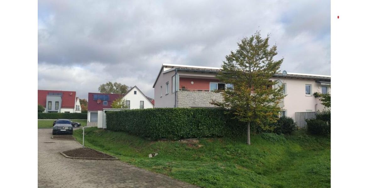 3-Zimmer Erdgeschoß Wohnung mit Terasse, Stellplatz und Garage 3 zimmer