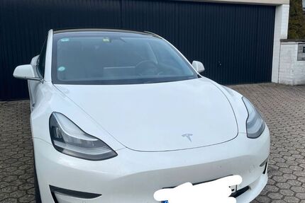 Tesla Model 3 194.600 km 17.850 &euro; Jülich 52428