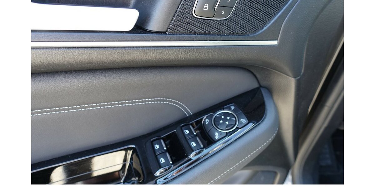 Ford S-Max Titanium AWD Pano AHK 7 Sitze Kamera 8x Alu 156.400 km 15.950 &euro; Neumarkt/OPf 92318