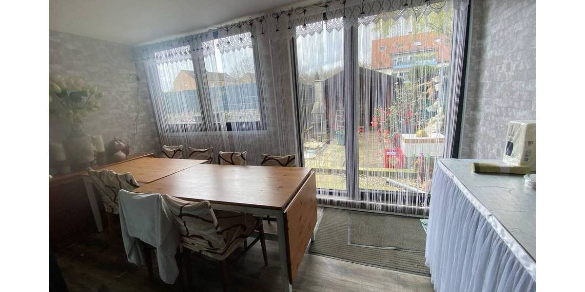 ***Schönes und geräumiges Einfamilienhaus*** 6 zimmer