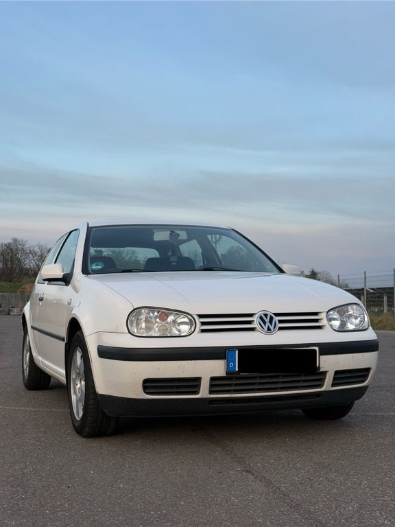 VW Golf 189.000 km 2.290 € Machern 04827