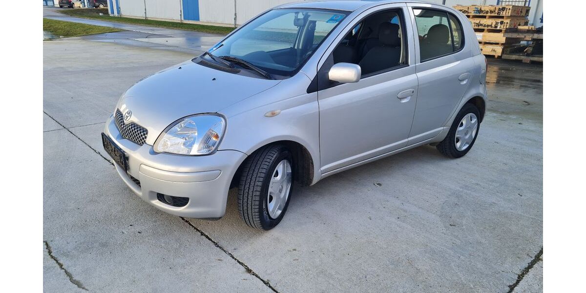 Toyota Yaris 157.500 km 2.499 &euro; Berlin 12681