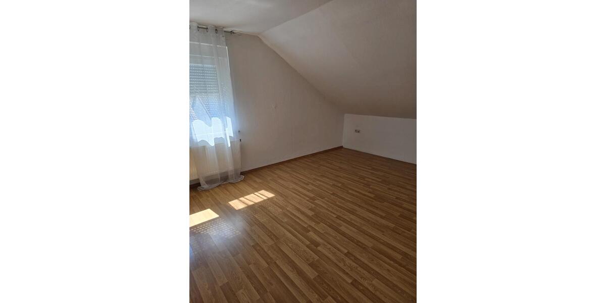 Dachgeschoßwohnung Sachsenheim - 2 Zimmer, 45 m&sup2;, 500&euro; | Angebot:26367588