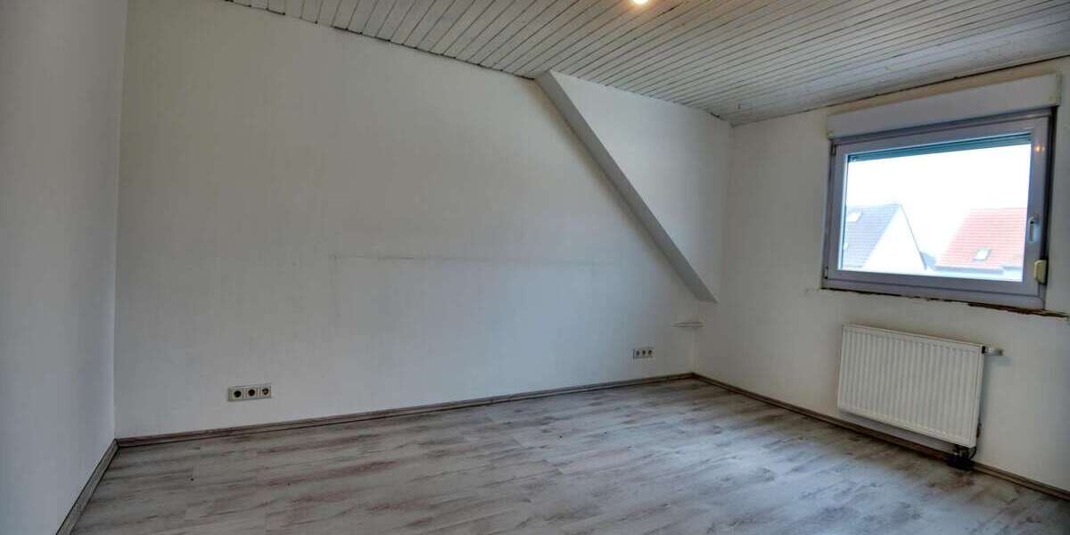 Bezugfsfreie 6 ZKBB mit XL-Panoramaterrasse & Gemeinschaftsgarten Gepflegtes 2FH mit Garage - Etagenwohnung Mannheim Sandhofen | Angebot:26749567
