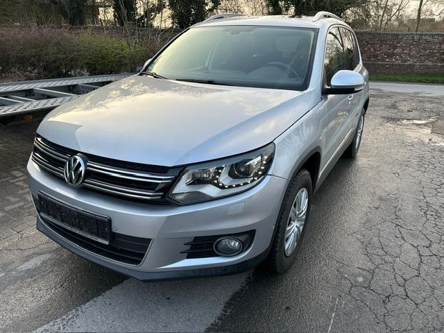 VW Tiguan 212.800 km 8.799 € Welver 59514