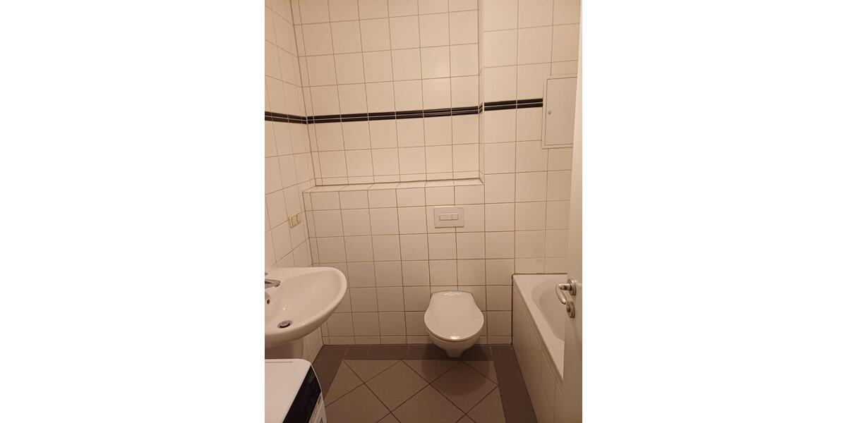 Helle 2-Zimmer-Wohnung mit Einbauküche & bodentiefen Fenstern 2 zimmer