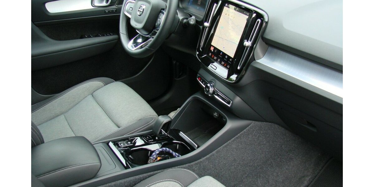 Volvo XC40 NOVC-HEV Plus Dark LED ACC H&K 360º 33.426 km 29.980 &euro; Falkensee 14612